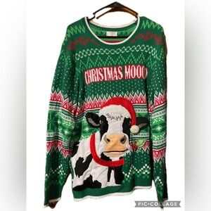 NWOT Christmas crew neck long sleeve cow sweater